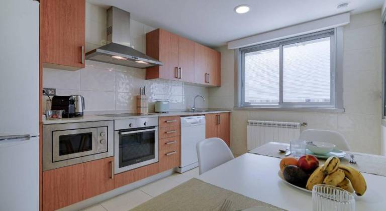Fully equipped rental apartment with patio | Next to Tower of Hercules | Close to the beach | Pet-friendly — photo 4