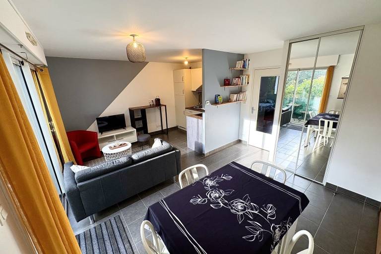 Rental apartment with terrace in Malakoff