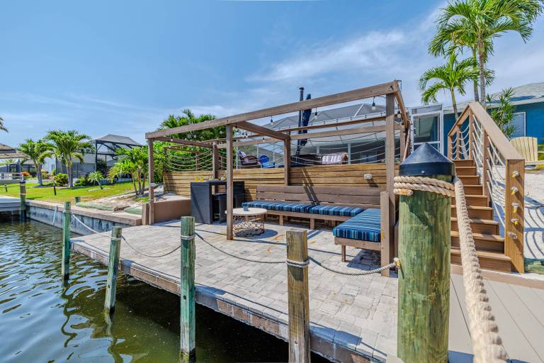 Sleeps 6 - 3BR - 2BA - pool - Sun deck - Coastal — photo 3