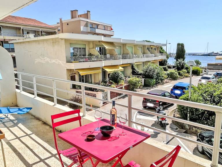 Rental apartment with BBQ & terrace — photo 3