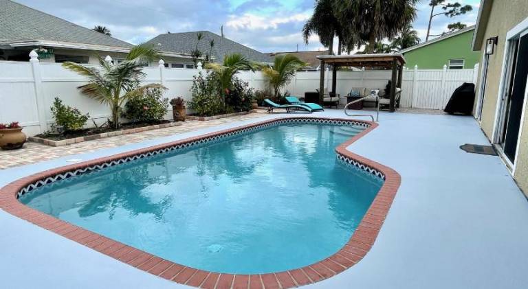 House with pool — photo 5