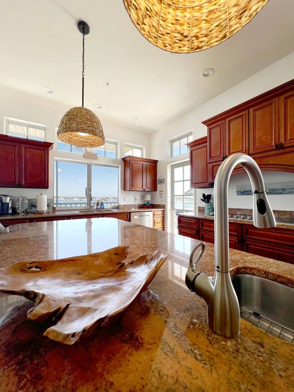 House with garden, private pool & BBQ | Water view | Suitable for remote work — photo 4