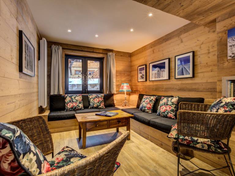 Spacious Central Chalet with Wifi and Pets Allowed — photo 5