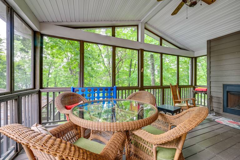 Waterfront Nolin Lake Gem: Guest House & Balcony — photo 2