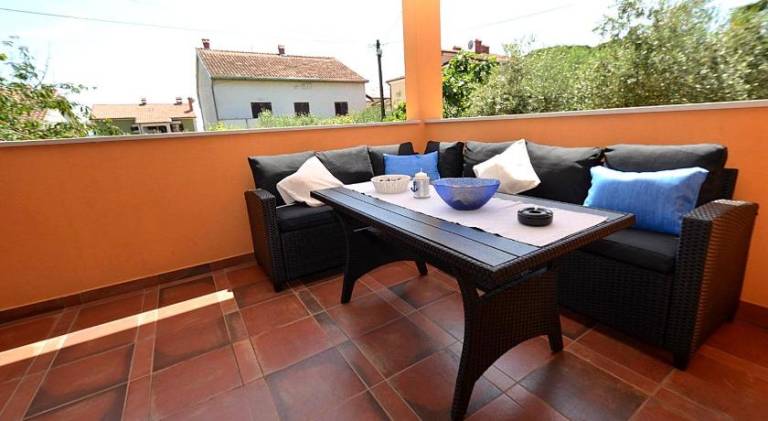 Holiday apartment with garden, terrace & grill — photo 4