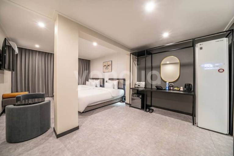 BROWN DOT HOTEL