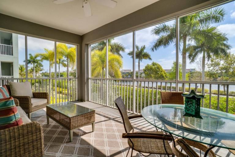 Condo with barbeque & private pool | Water view — photo 4