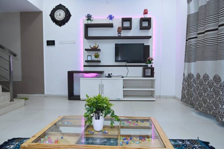 Villa with pool & yard | Pets are welcome — photo 2