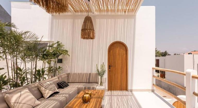 Villa with pool — photo 5