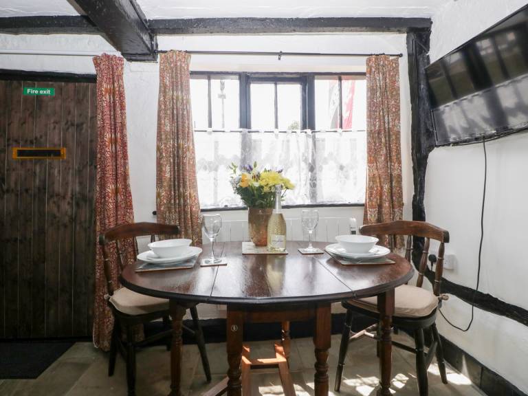 Cottage with jacuzzi, terrace & garden — photo 5
