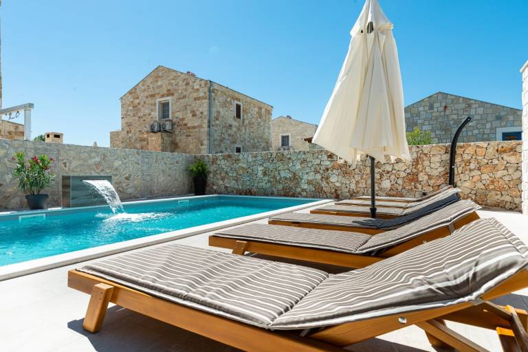 Fully equipped villa with private pool, sauna & grill | Pets allowed — photo 3