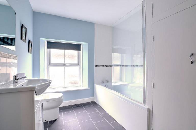 Cottage with 2 rooms for 4 persons — photo 4