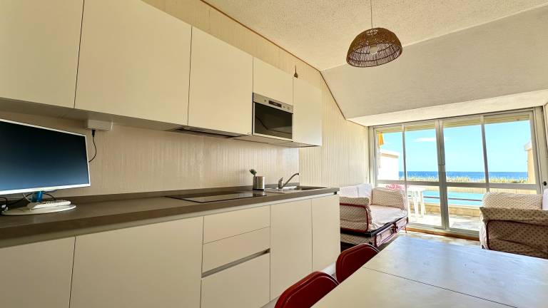 Apartment with terrace — photo 4