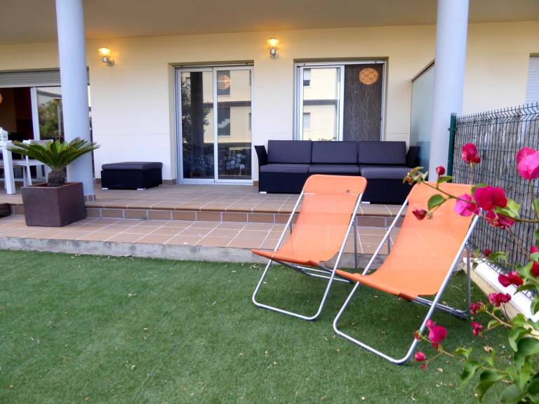 Modern Apartment with Pool, Garden & WiFi - 400m from Beach — photo 4
