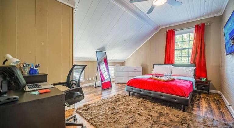 Apartment | Next to King Center for Nonviolent Social Change | Perfect for remote work | Dogs allowed in Atlanta, GA