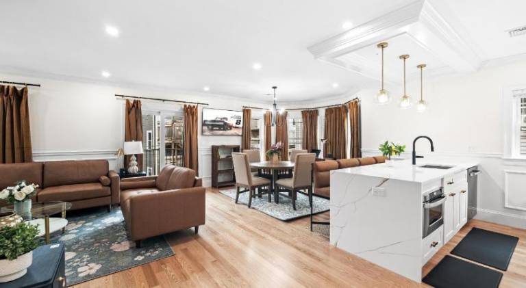 Ample apartment | Good for workation | Pet-friendly — photo 2