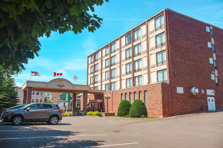 Quality Inn & Suites Downtown — photo 3