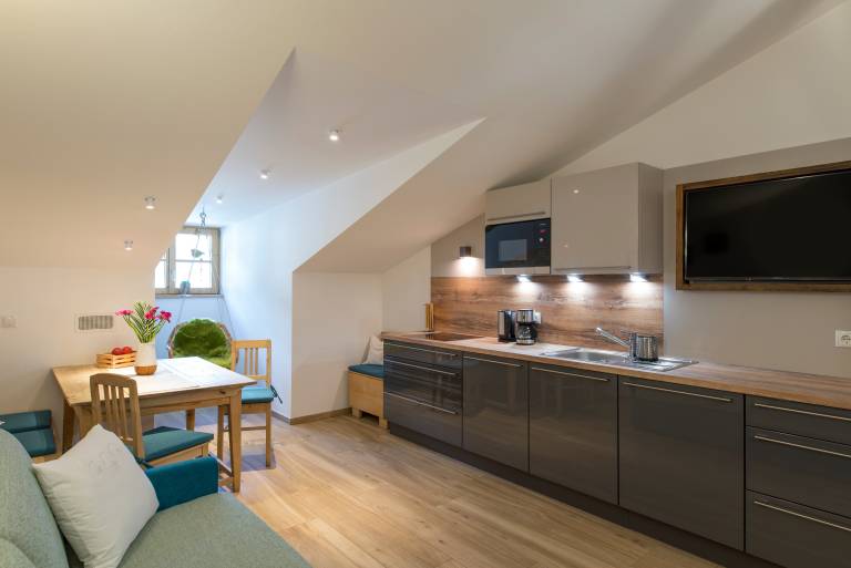 Historic yet Modern Apartment with Terrace, Views, Wi-Fi, Parking and Pets Allowed — photo 4