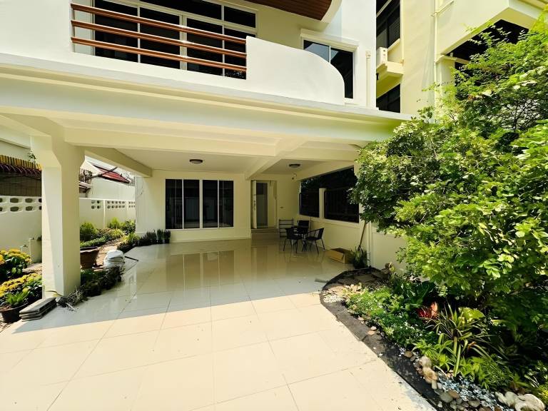 Urban Loft 5BR Terrace Bangkok in Koh Lipe