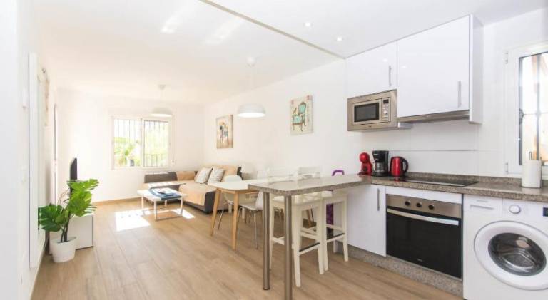 Holiday apartment with pool — photo 4