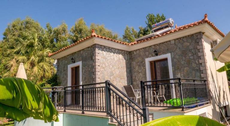 Nice holiday apartment with private pool, terrace & barbeque | Pet-friendly — photo 5
