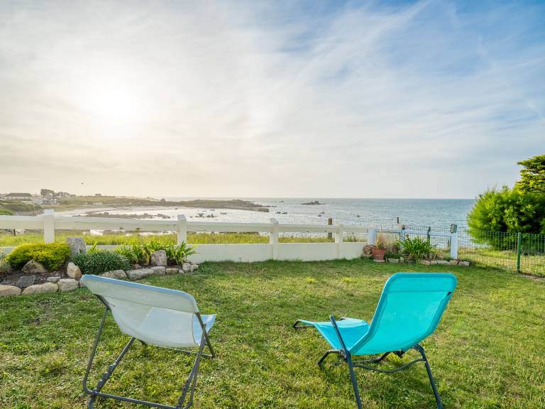 Fully equipped nice house with BBQ, yard & patio | Sea view | Beach nearby | Dogs allowed — photo 4