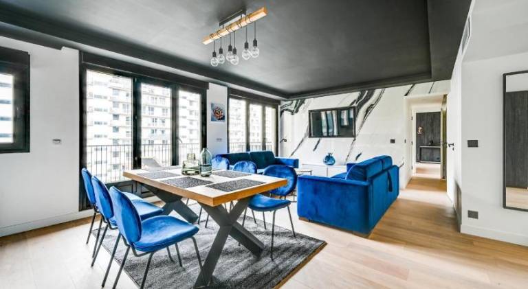 Holiday apartment with terrace in Vanves