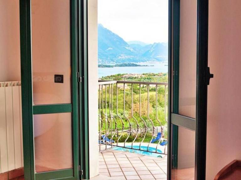 Apartment with patio & pool | Pets are welcome — photo 2