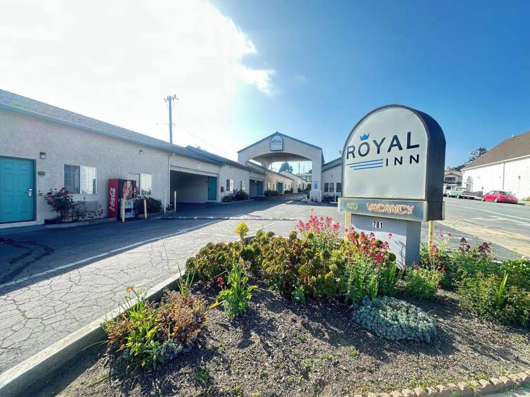 ROYAL INN — photo 3
