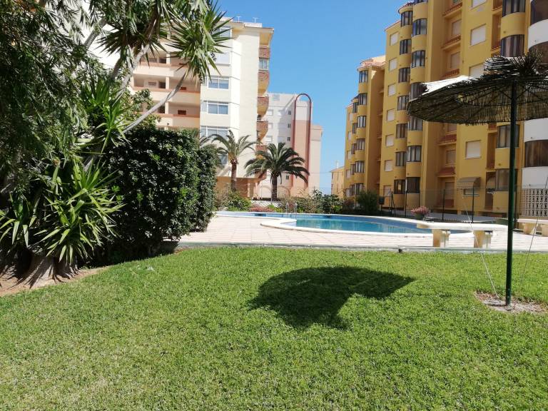 Rental apartment with pool, patio & yard | Mountain view in València