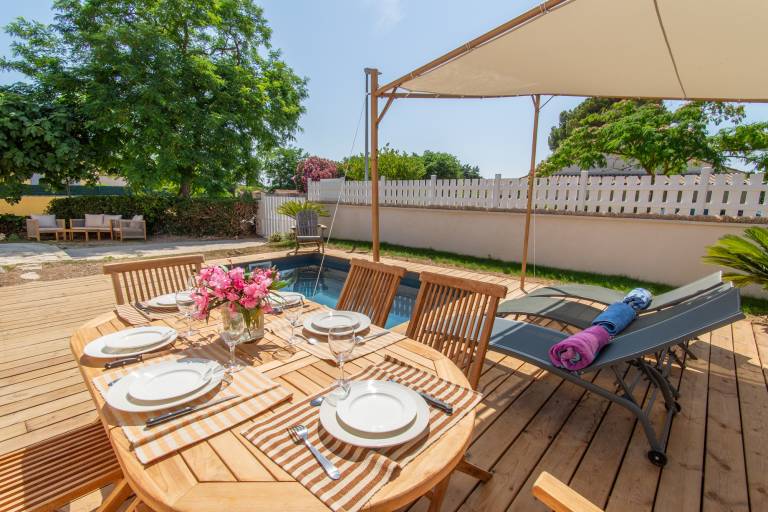 Fully equipped beautiful villa with garden, private pool & patio | Pets allowed — photo 2