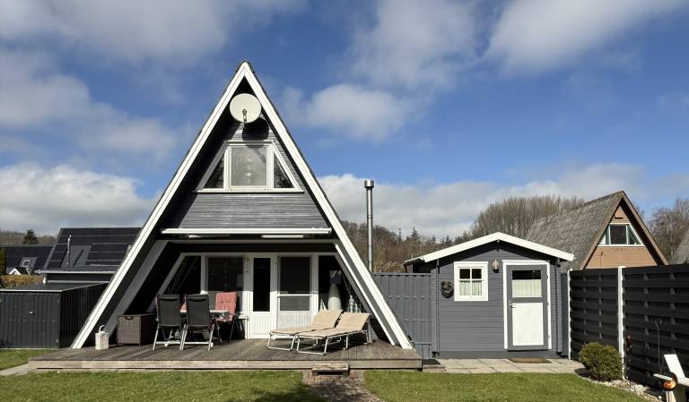 Vacation home with sauna, BBQ & garden | Garden view — photo 3