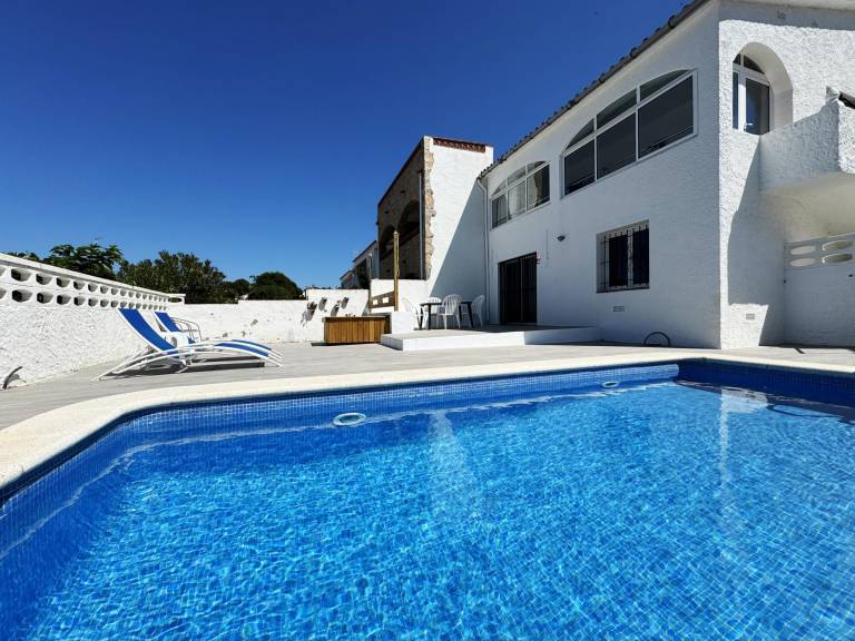 Cozy house in L'Escala with private pool and wifi — photo 2