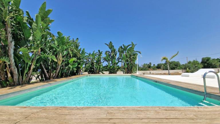 Villa with garden, BBQ & private pool | Dogs allowed — photo 3