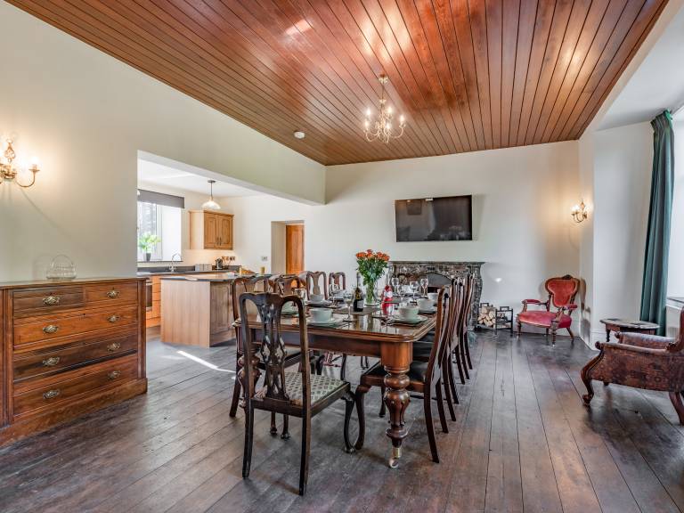 Family-oriented cottage with hot tub, yard & barbecue | River view | Dogs allowed — photo 5