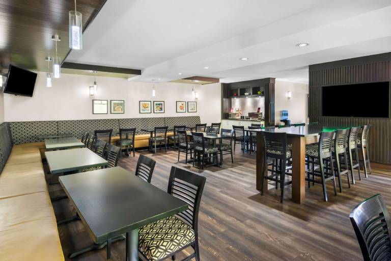 Best Western Plus Osoyoos Hotel & Suites — photo 4