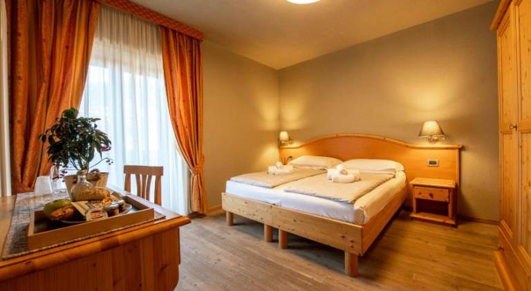 Apartment with terrace | Suitable for remote work | Pet-friendly in Dimaro Folgarida