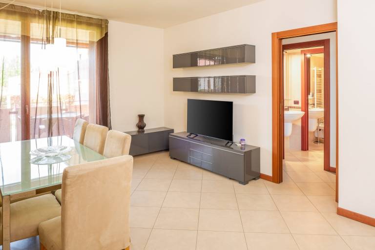 Fully equipped wonderful rental apartment with BBQ, pool & yard | Pets allowed — photo 3