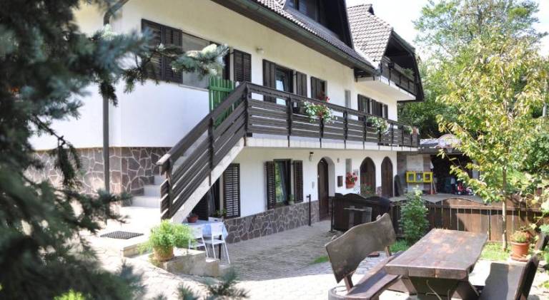 Prenočišče z zajtrkom  Podnart
