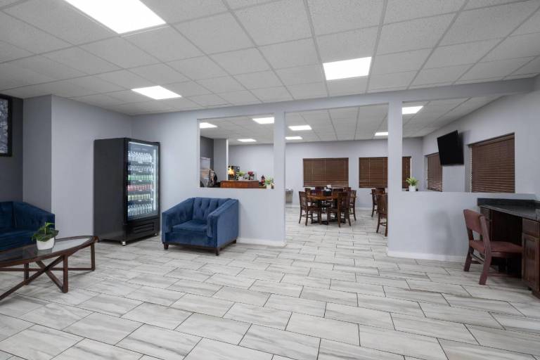 Super 8 By Wyndham Macon West — photo 2