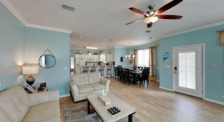 House with pool — photo 2