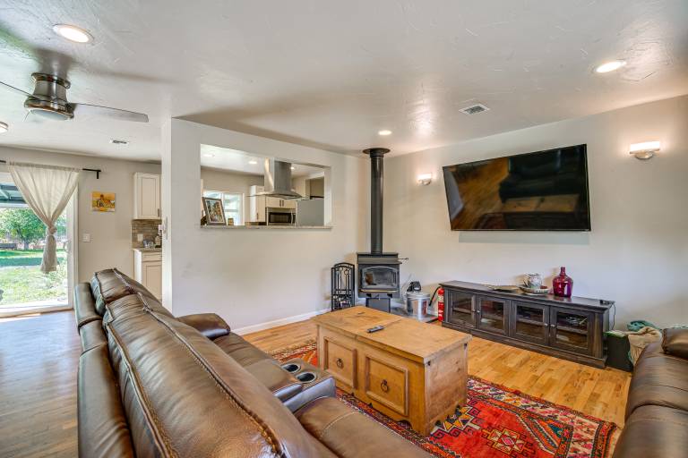 Walk to Rogue X: Medford Family Home w/ Large Yard — photo 5