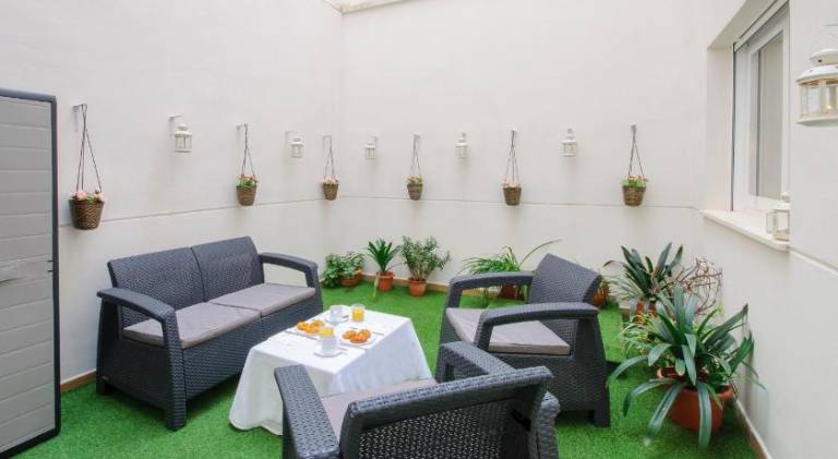 Apartment with patio — photo 3