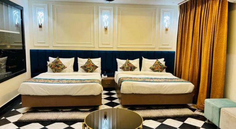 Taj Ronal Luxury Hotels — photo 4