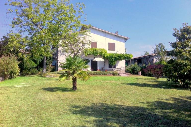 Casa  Calmasino