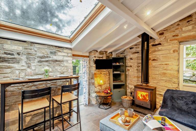 Cottage with garden — photo 4
