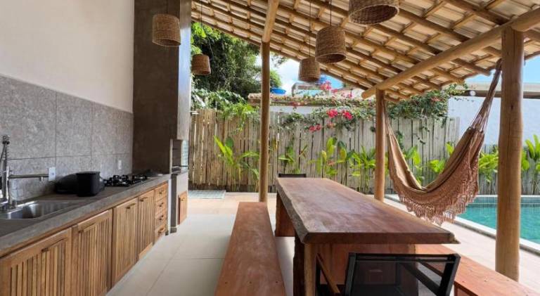 House with pool — photo 3