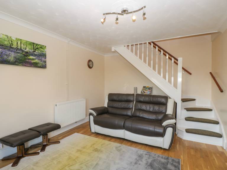 Cottage with garden — photo 3