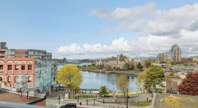 Victoria's Parliamentary Suite with Private Rooftop Patio & Harbour View — photo 5