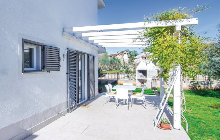 Fully equipped charming villa with terrace, private pool & BBQ | Pet-friendly — photo 4